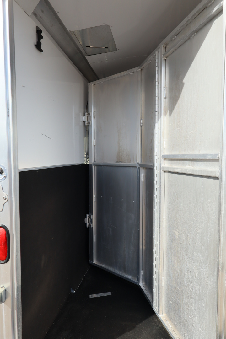 Used 2004 Featherlite Trailers 3 Horse GN Horse Trailer
