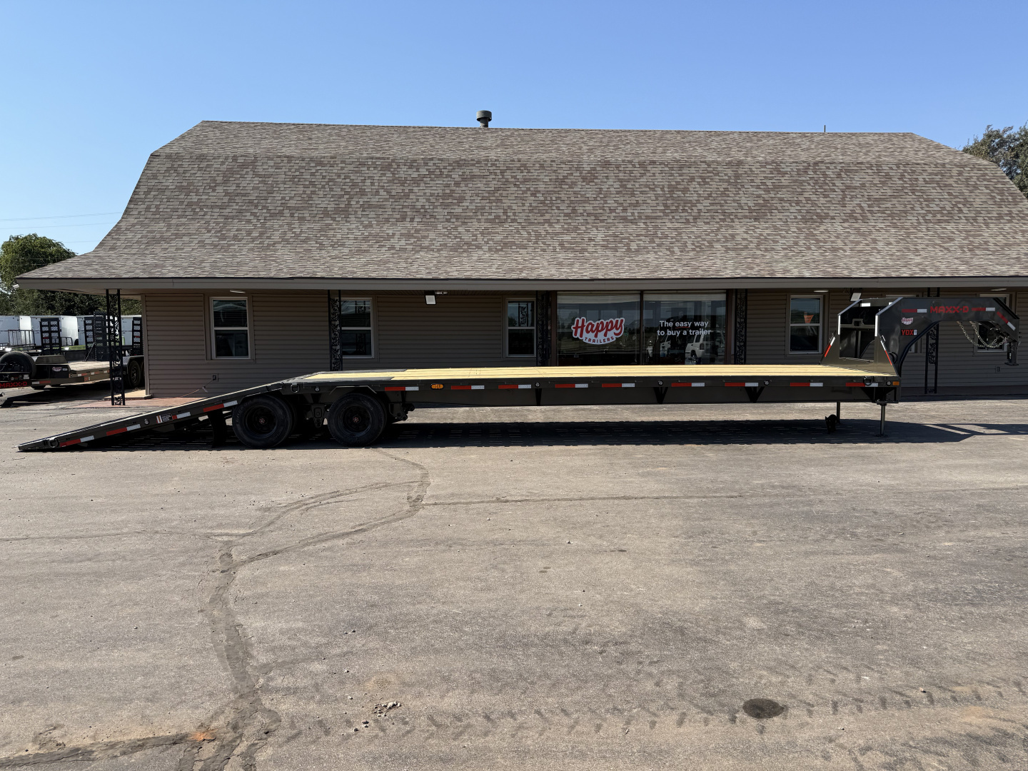 New 2026 102”x40’ MAXX-D GN Hydraulic Dovetail w/ Duals – YDX