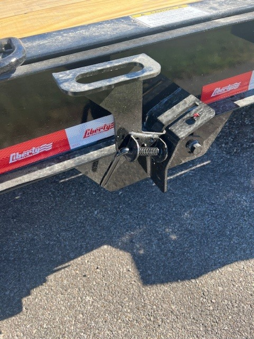 New 2026 Liberty 83x22 (16+6) Split Deck Power Tilt