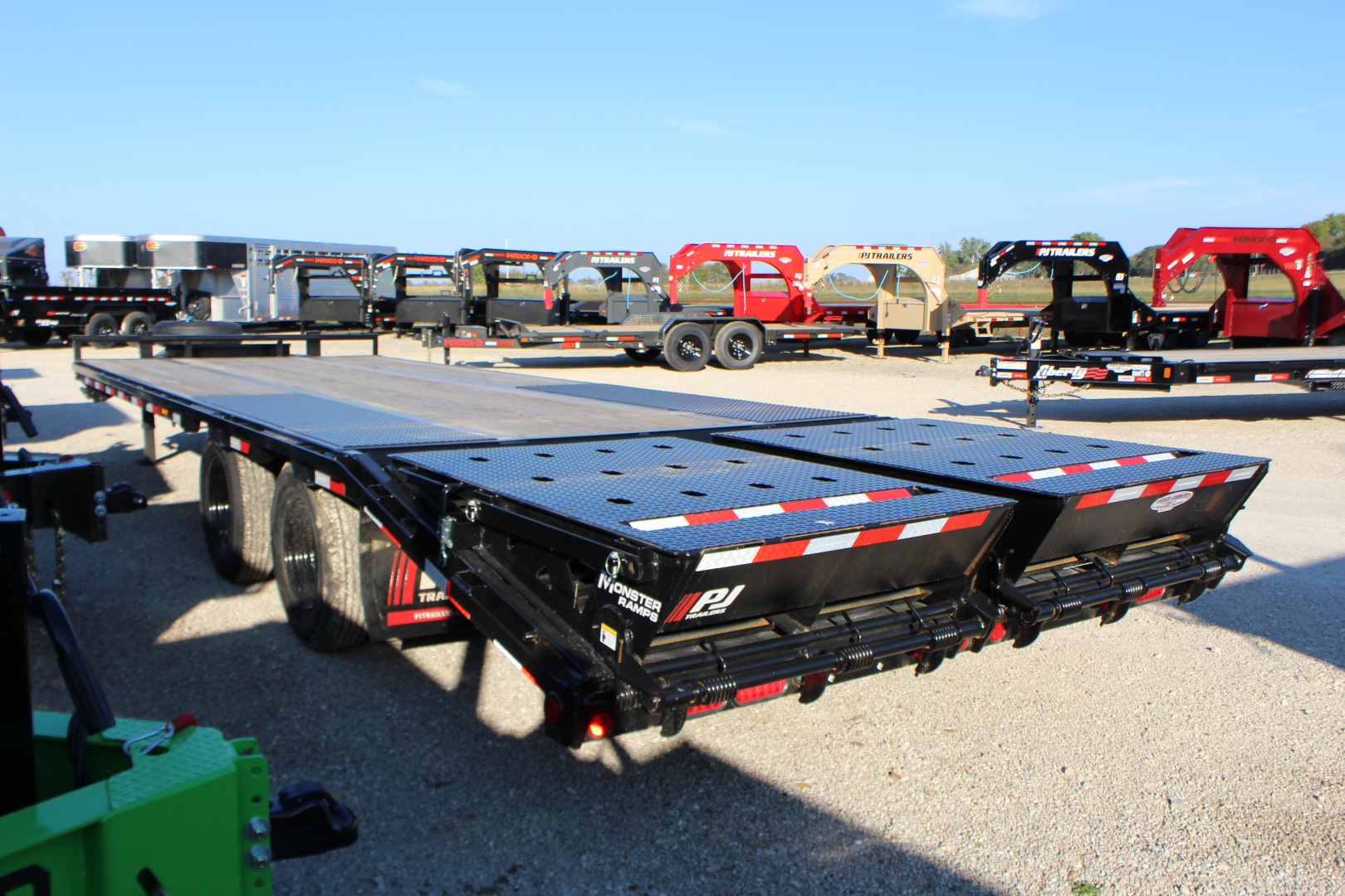 New 2026 PJ TRAILERS 102" x 25' PL Flatbed Trailer