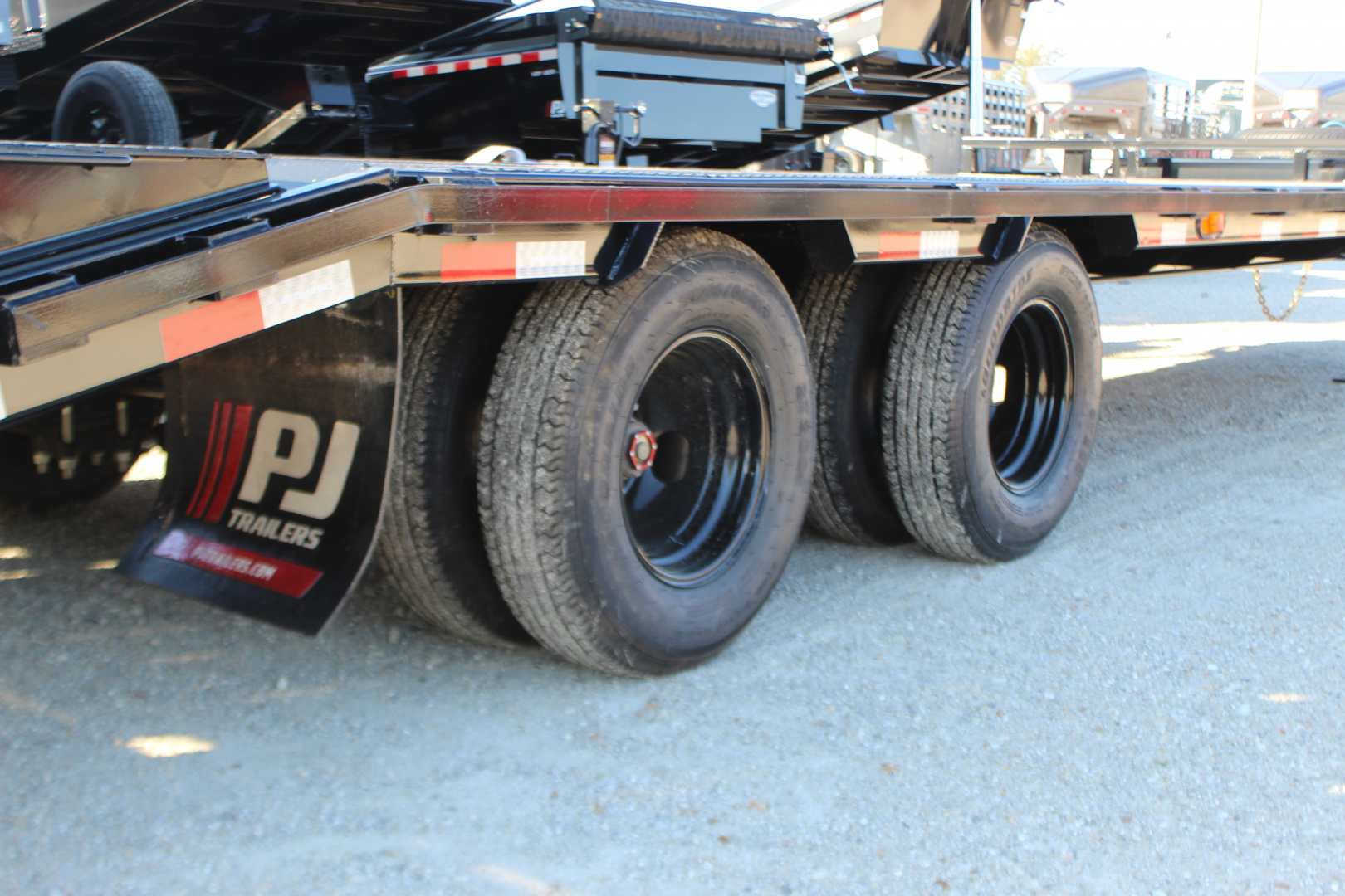 New 2026 PJ TRAILERS 102" x 25' PL Flatbed Trailer