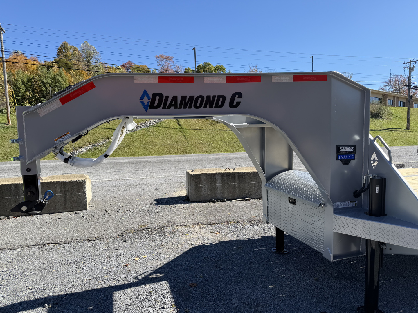 New 2026 Diamond C FMAX212 GOOSENECK TRAILER HYDRO JACKS & DOVE ALUMINUM OUTER RIMS 17.5