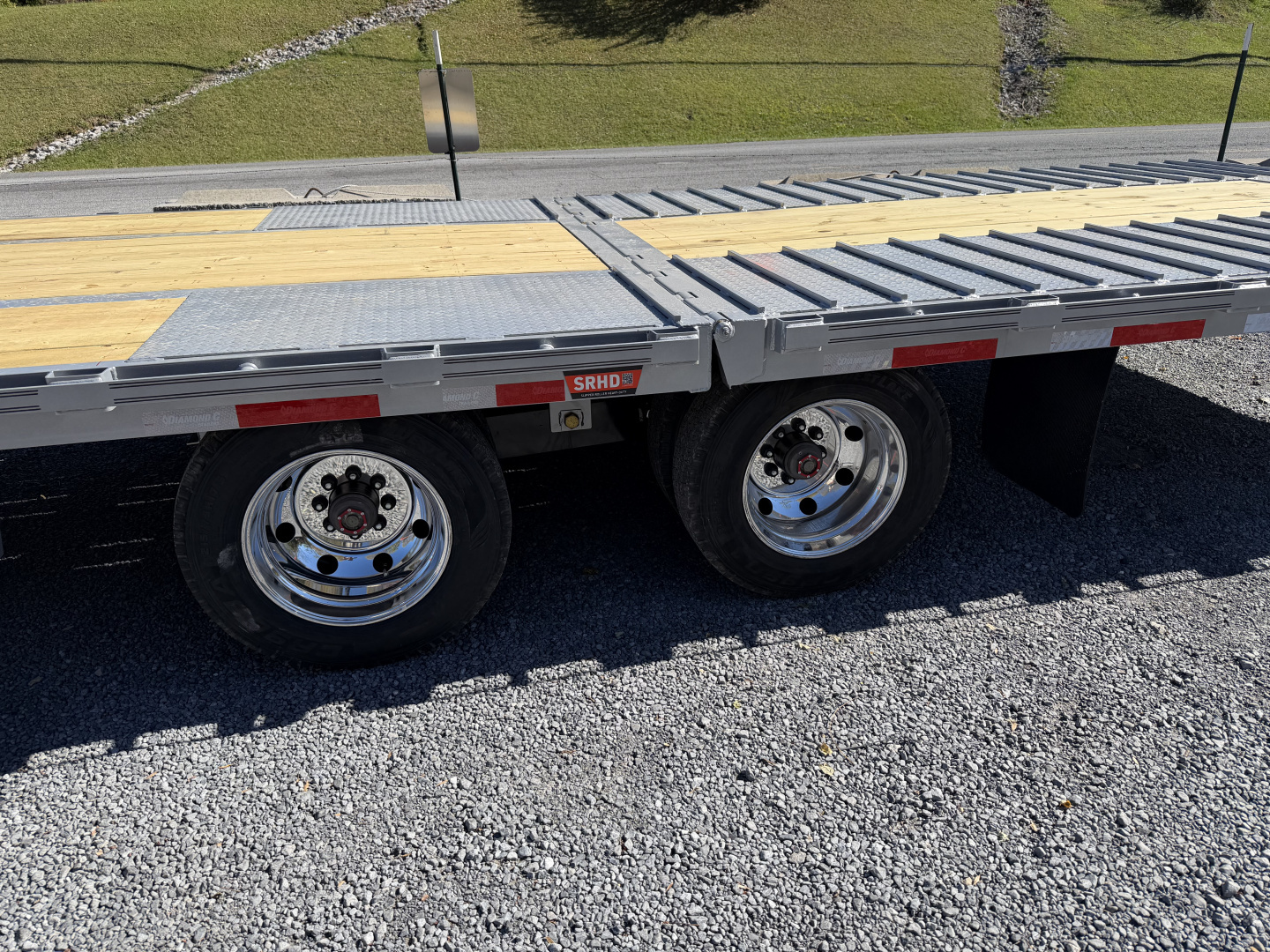 New 2026 Diamond C FMAX212 GOOSENECK TRAILER HYDRO JACKS & DOVE ALUMINUM OUTER RIMS 17.5