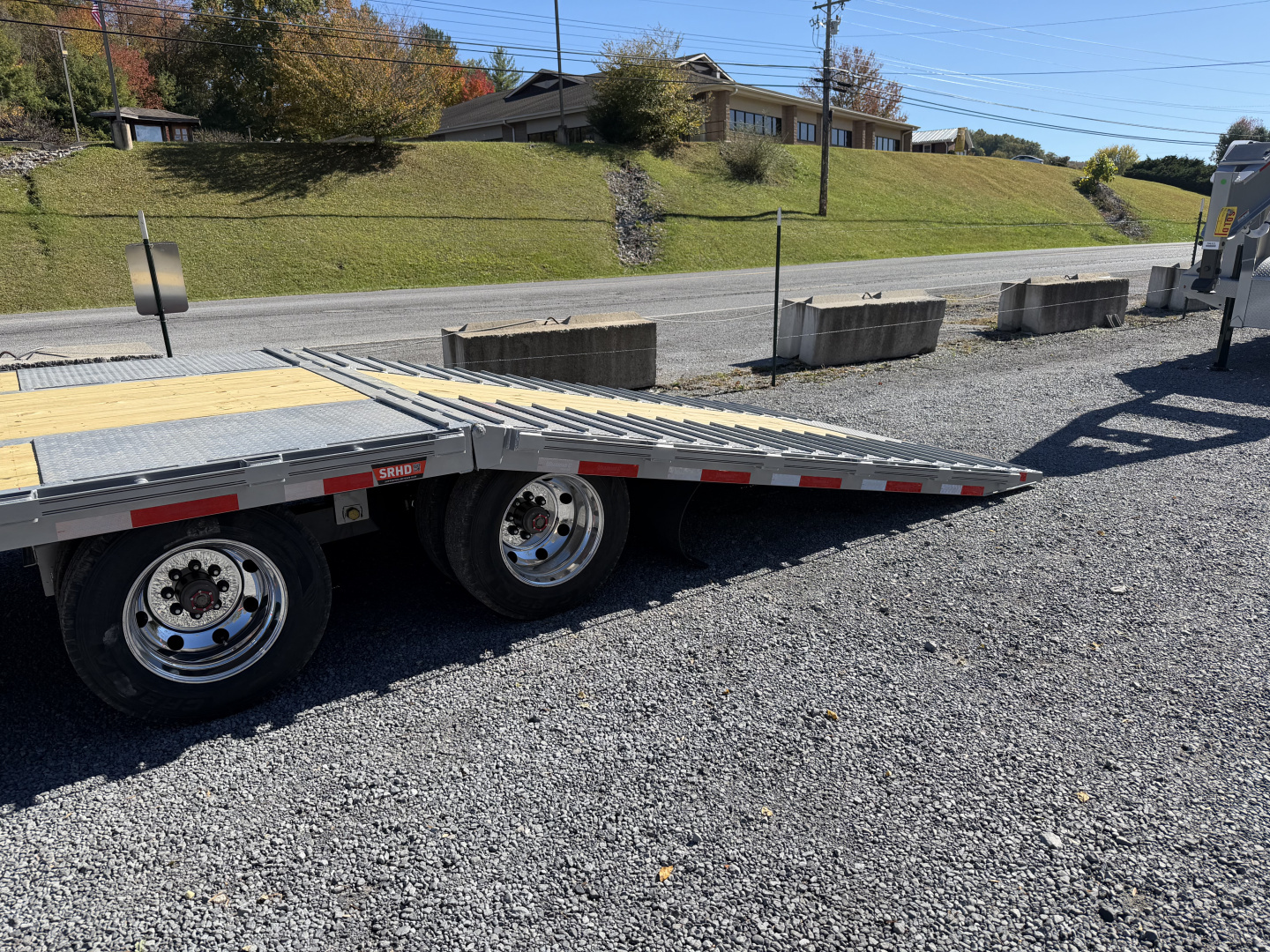 New 2026 Diamond C FMAX212 GOOSENECK TRAILER HYDRO JACKS & DOVE ALUMINUM OUTER RIMS 17.5