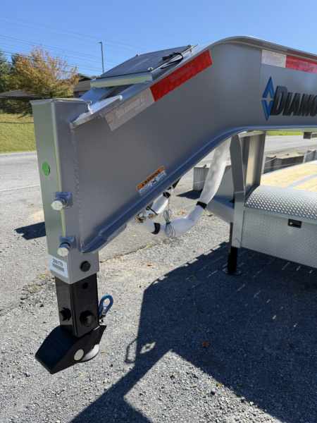 New 2026 Diamond C FMAX212 GOOSENECK TRAILER HYDRO JACKS & DOVE ALUMINUM OUTER RIMS 17.5