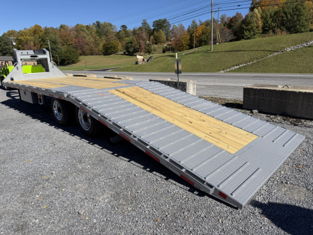 New 2026 Diamond C FMAX212 GOOSENECK TRAILER HYDRO JACKS & DOVE ALUMINUM OUTER RIMS 17.5