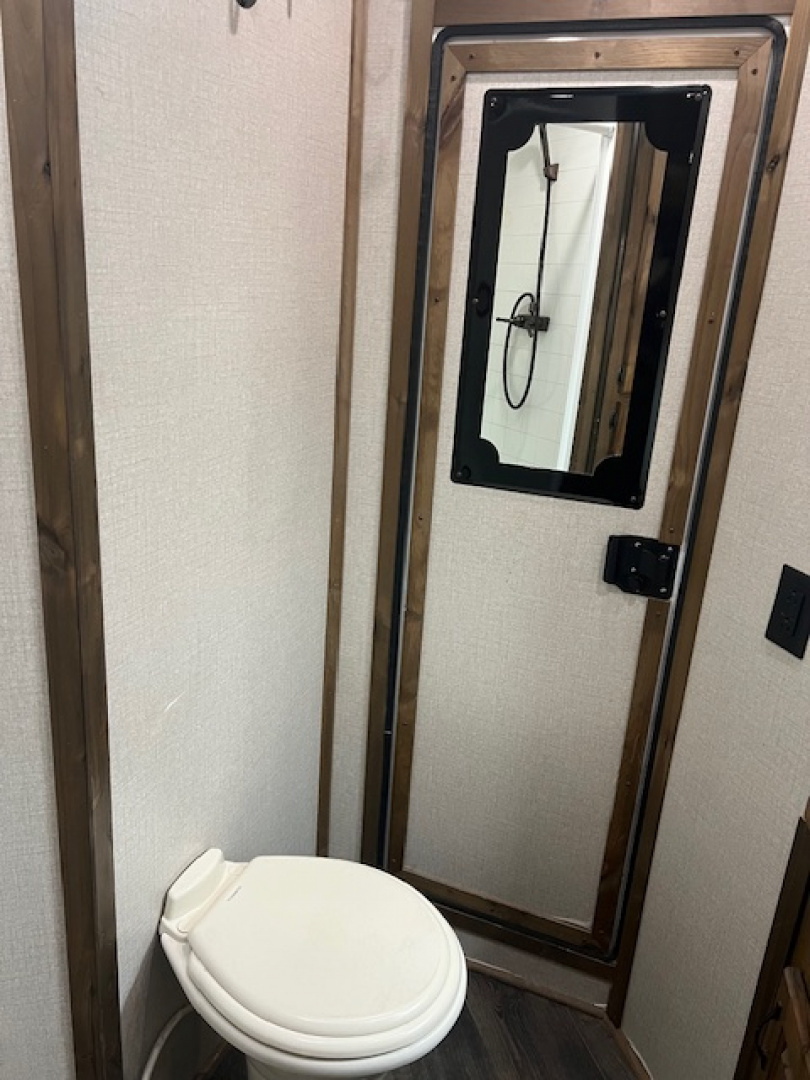 Used 2023 Trails West Santa Fe 12'lq w/midtack and stock area Stock / Stock Combo Trailer