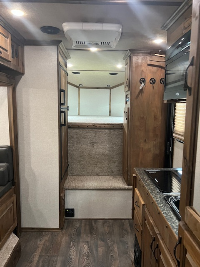 Used 2023 Trails West Santa Fe 12'lq w/midtack and stock area Stock / Stock Combo Trailer