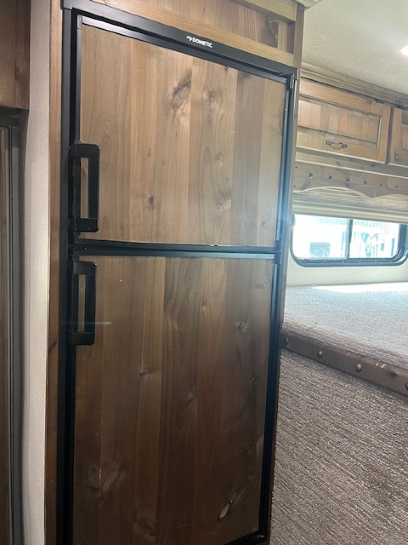 Used 2023 Trails West Santa Fe 12'lq w/midtack and stock area Stock / Stock Combo Trailer