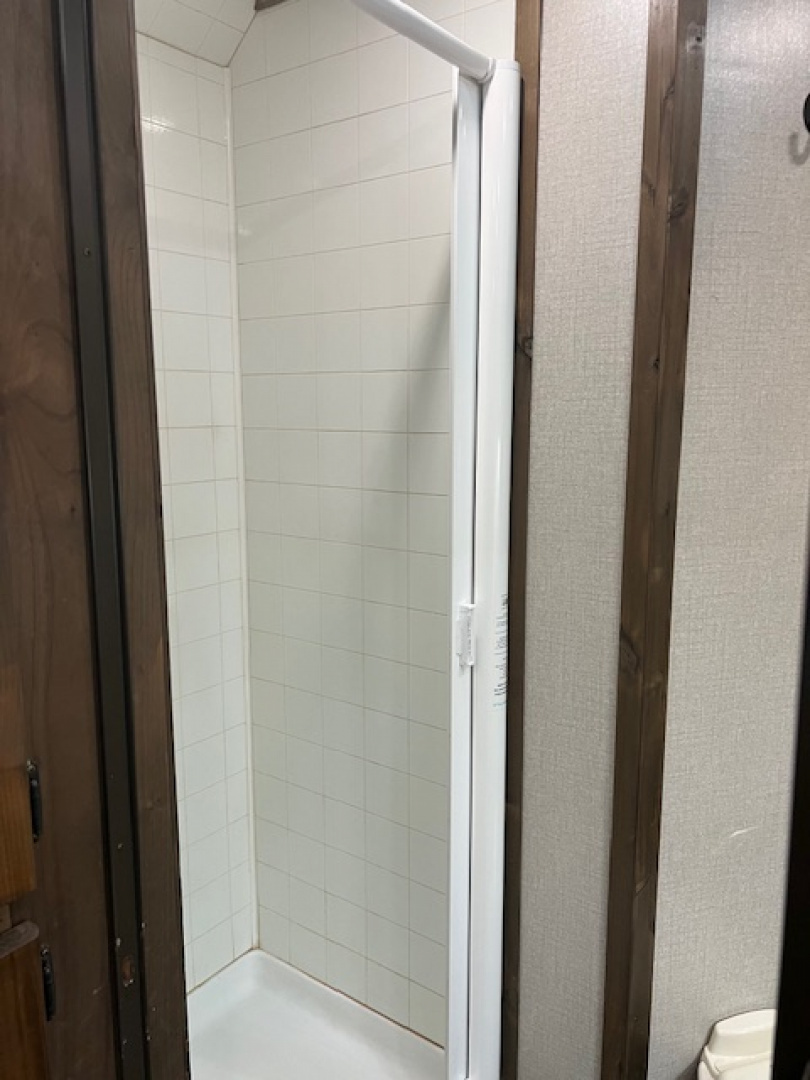 Used 2023 Trails West Santa Fe 12'lq w/midtack and stock area Stock / Stock Combo Trailer