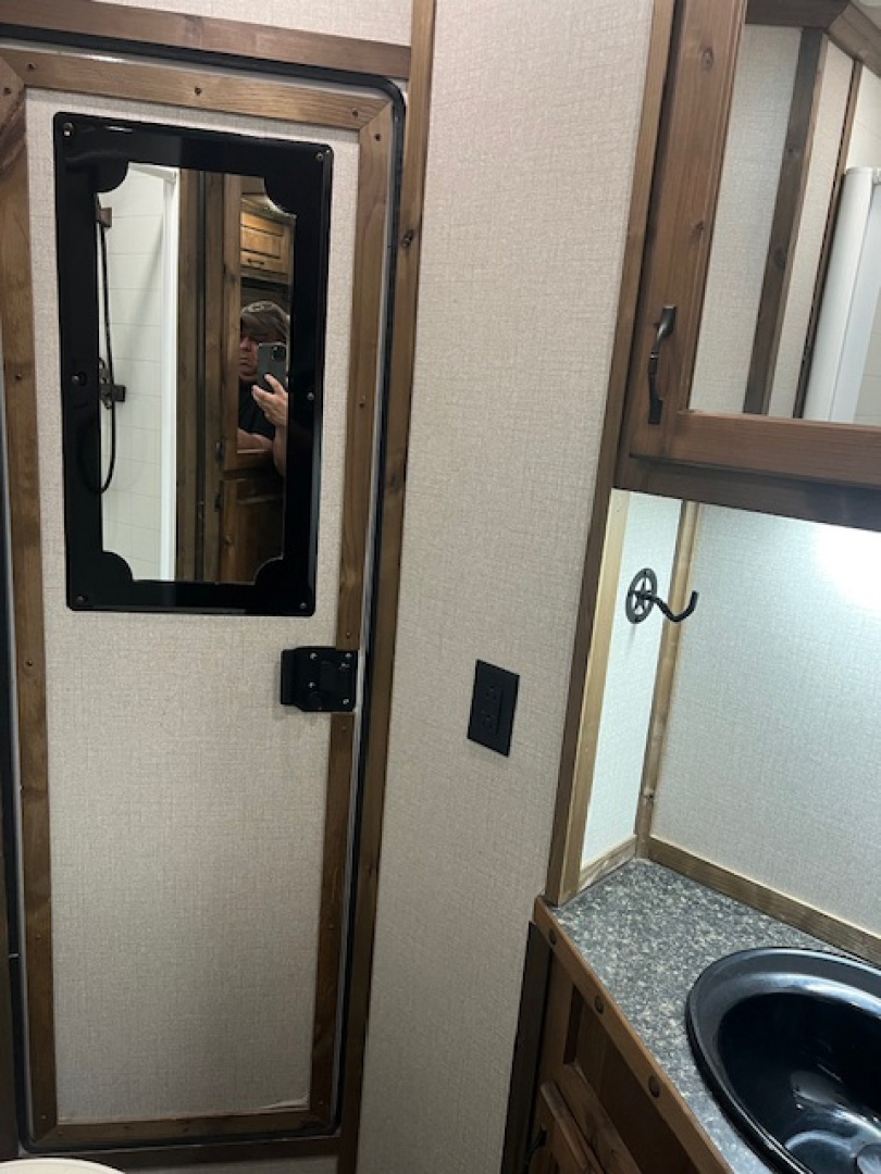 Used 2023 Trails West Santa Fe 12'lq w/midtack and stock area Stock / Stock Combo Trailer