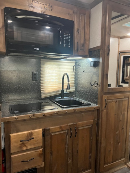 Used 2023 Trails West Santa Fe 12'lq w/midtack and stock area Stock / Stock Combo Trailer