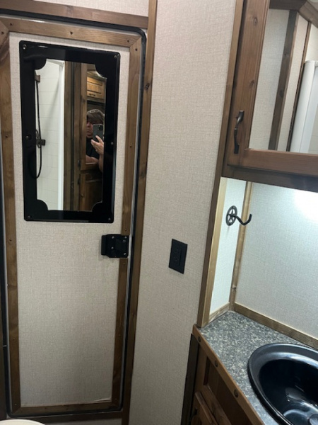 Used 2023 Trails West Santa Fe 12'lq w/midtack and stock area Stock / Stock Combo Trailer