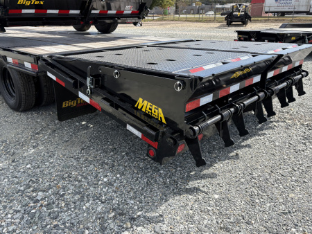 New 2026 Big Tex Trailers 28+5 22GN Gooseneck w/ Mega Ramps Flatbed Trailer
