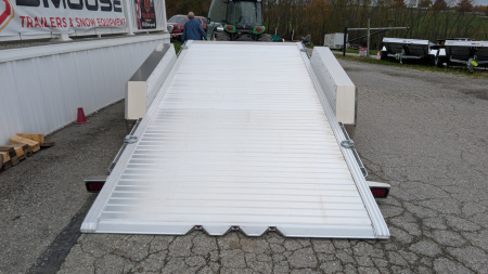 New NEW 2025 EBY 22' (6' + 16') SPLIT TILT ALUMINUM Equipment Trailer