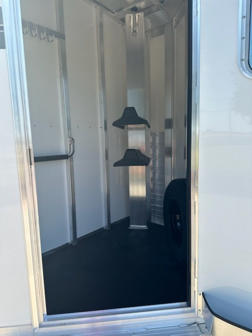 New 2026 4-STAR TRAILERS SILVER 2 Horse Straight Load Bumper Pull Horse Trailer