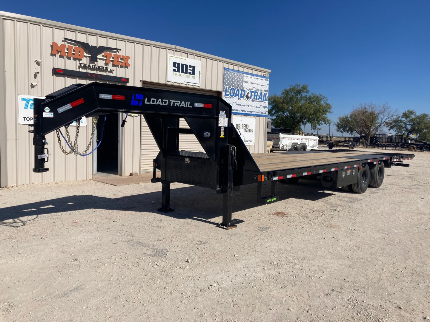 New 2026 Load Trail GL 102" x 32' Tandem Low-Pro Gooseneck w/Hyd. Dove