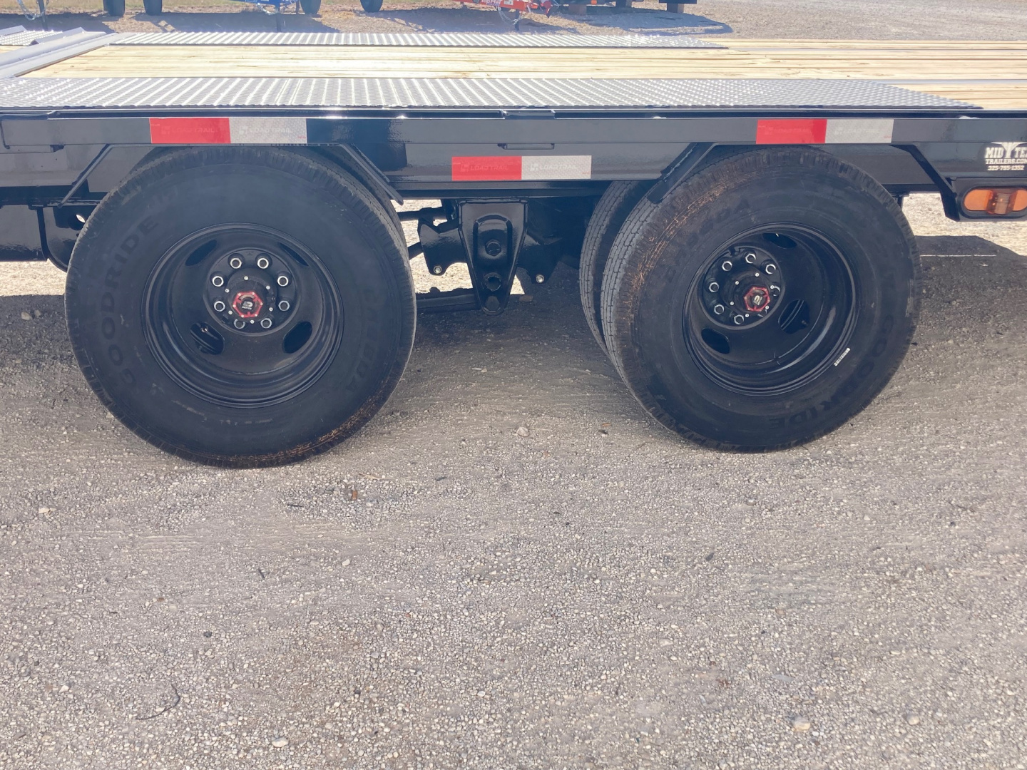 New 2026 Load Trail GL 102" x 32' Tandem Low-Pro Gooseneck w/Hyd. Dove