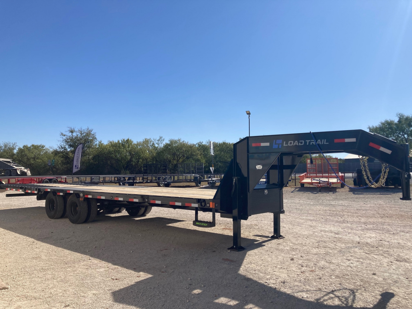 New 2026 Load Trail GL 102" x 32' Tandem Low-Pro Gooseneck w/Hyd. Dove