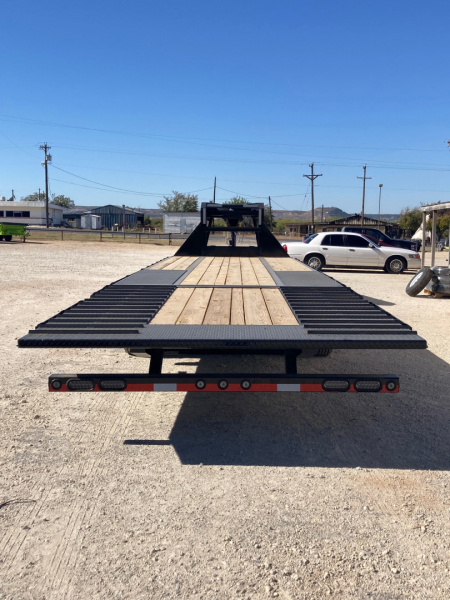 New 2026 Load Trail GL 102" x 32' Tandem Low-Pro Gooseneck w/Hyd. Dove