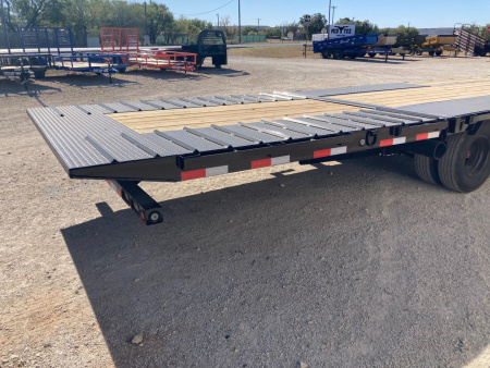 New 2026 Load Trail GL 102" x 32' Tandem Low-Pro Gooseneck w/Hyd. Dove