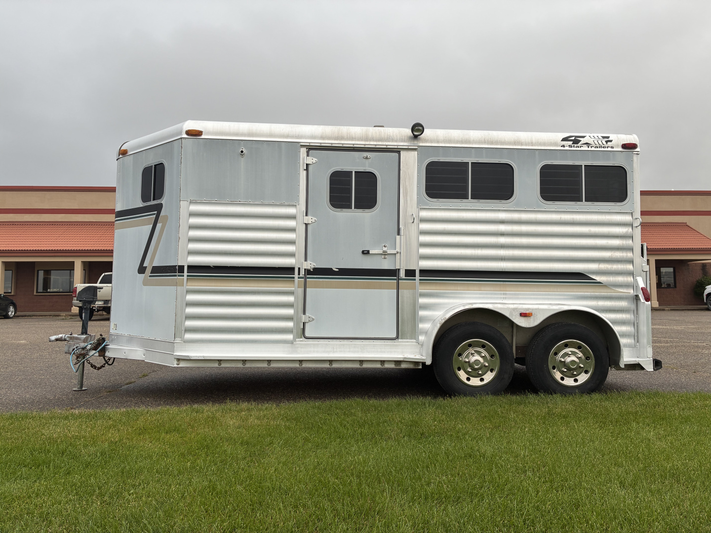 Used 2002 4-Star 2H Straight Load Horse Trailer