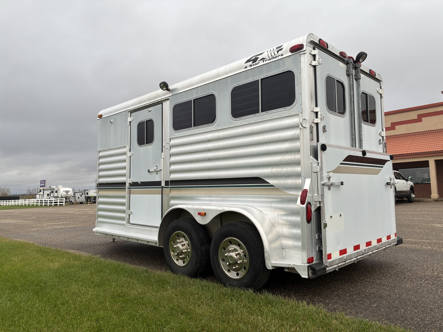 Used 2002 4-Star 2H Straight Load Horse Trailer