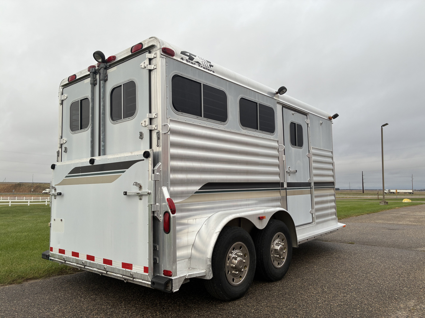 Used 2002 4-Star 2H Straight Load Horse Trailer