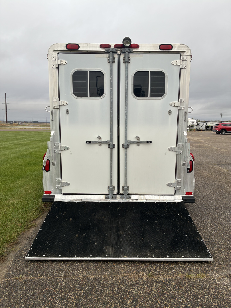 Used 2002 4-Star 2H Straight Load Horse Trailer