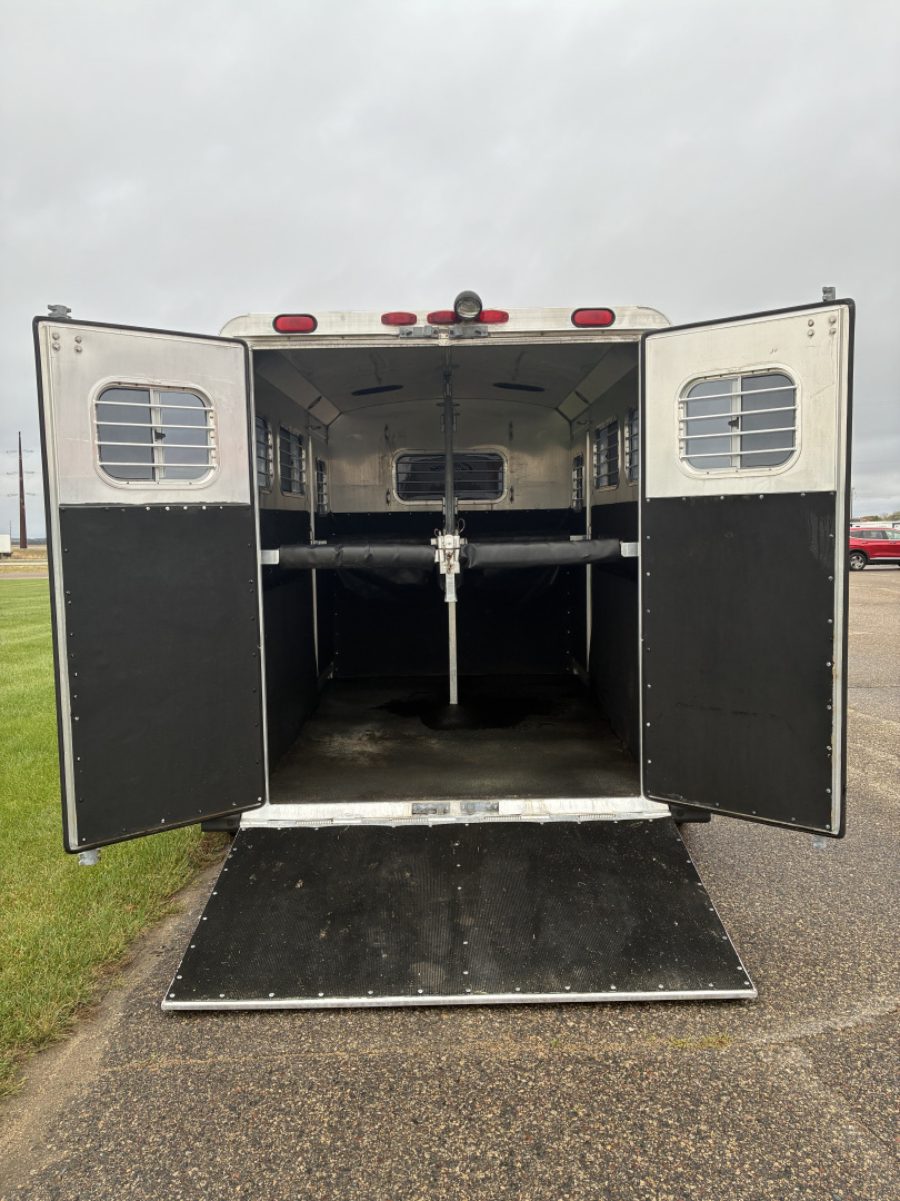 Used 2002 4-Star 2H Straight Load Horse Trailer