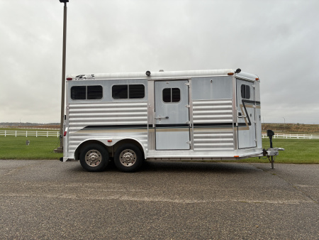 Used 2002 4-Star 2H Straight Load Horse Trailer