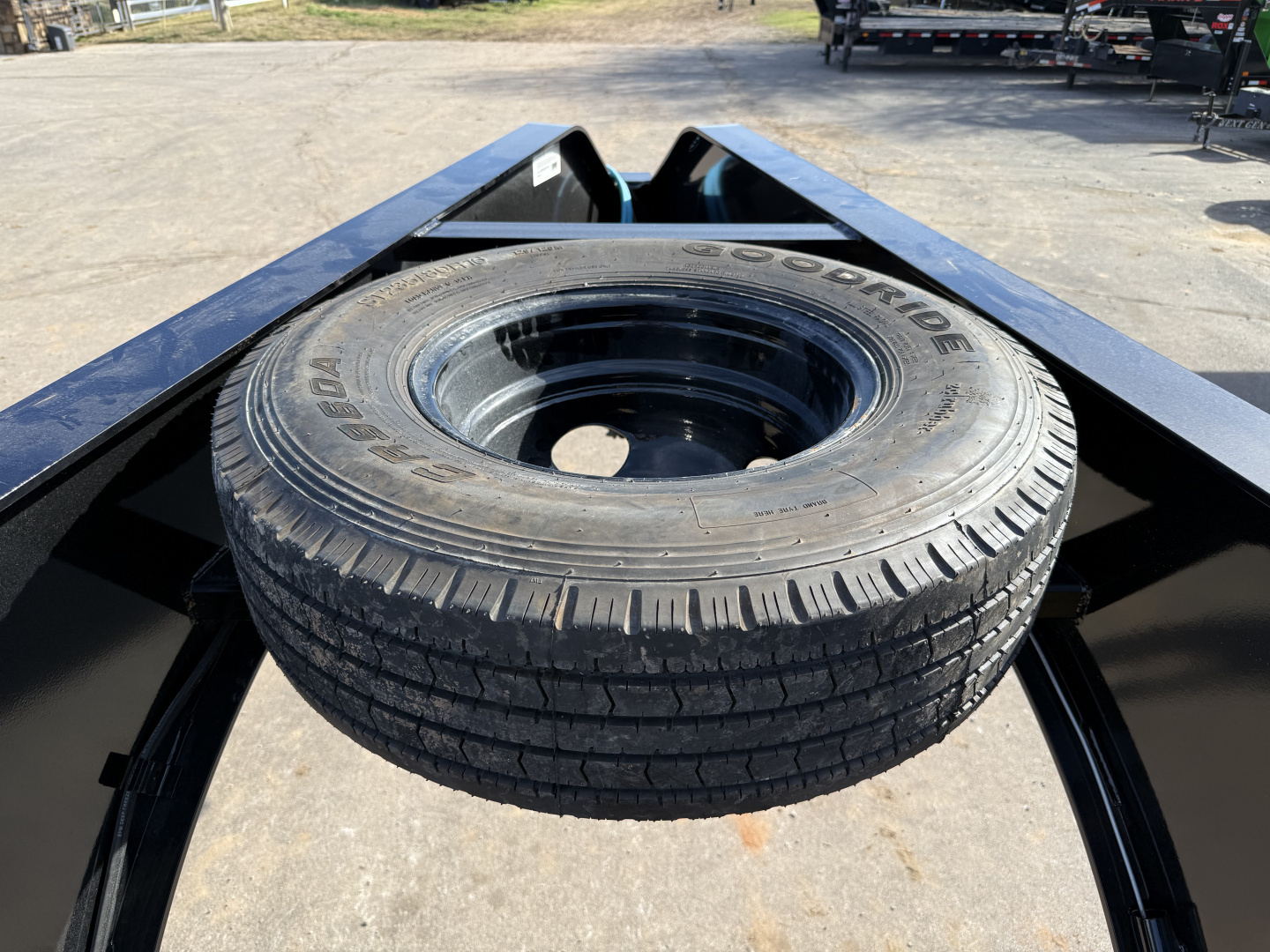 New 2026 PJ 102"x40' GN Low-Pro Air-Ride Flatbed w/ Duals - LD