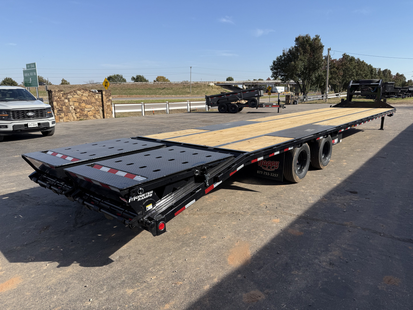New 2026 PJ 102"x40' GN Low-Pro Air-Ride Flatbed w/ Duals - LD