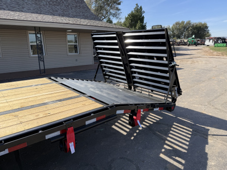 New 2026 PJ 102"x40' GN Low-Pro Air-Ride Flatbed w/ Duals - LD