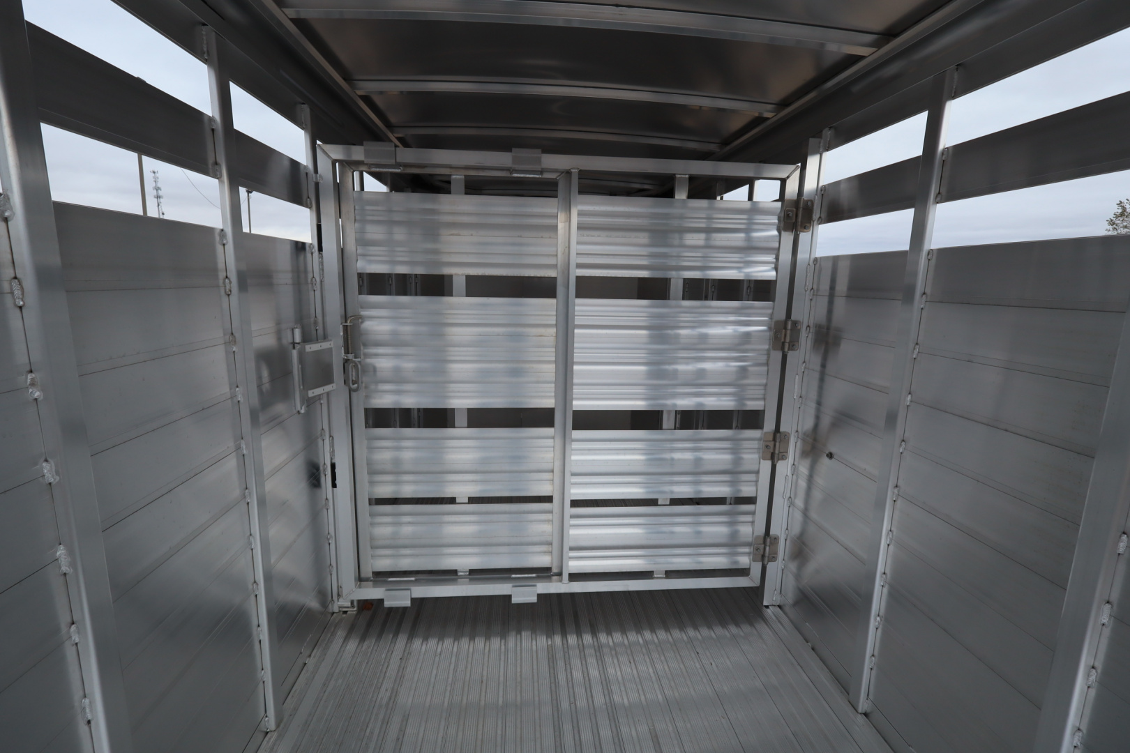 New 2026 Featherlite Trailers 8107 16' BP Stock / Stock Combo Trailer