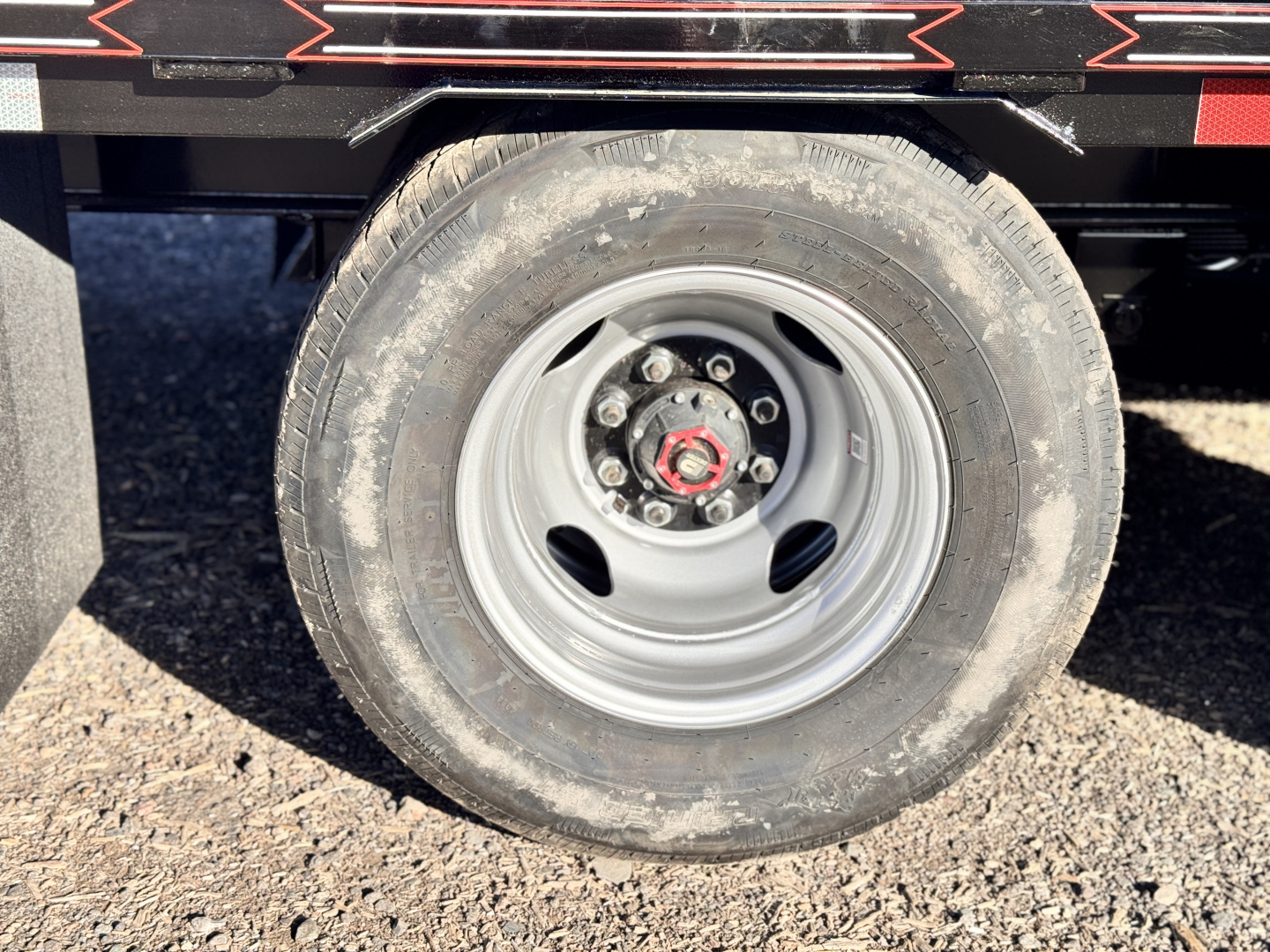 New 2026 Diamond T 8.5-32 Tandem Dual Gooseneck W/ MAXX Ramps 24K GVWR