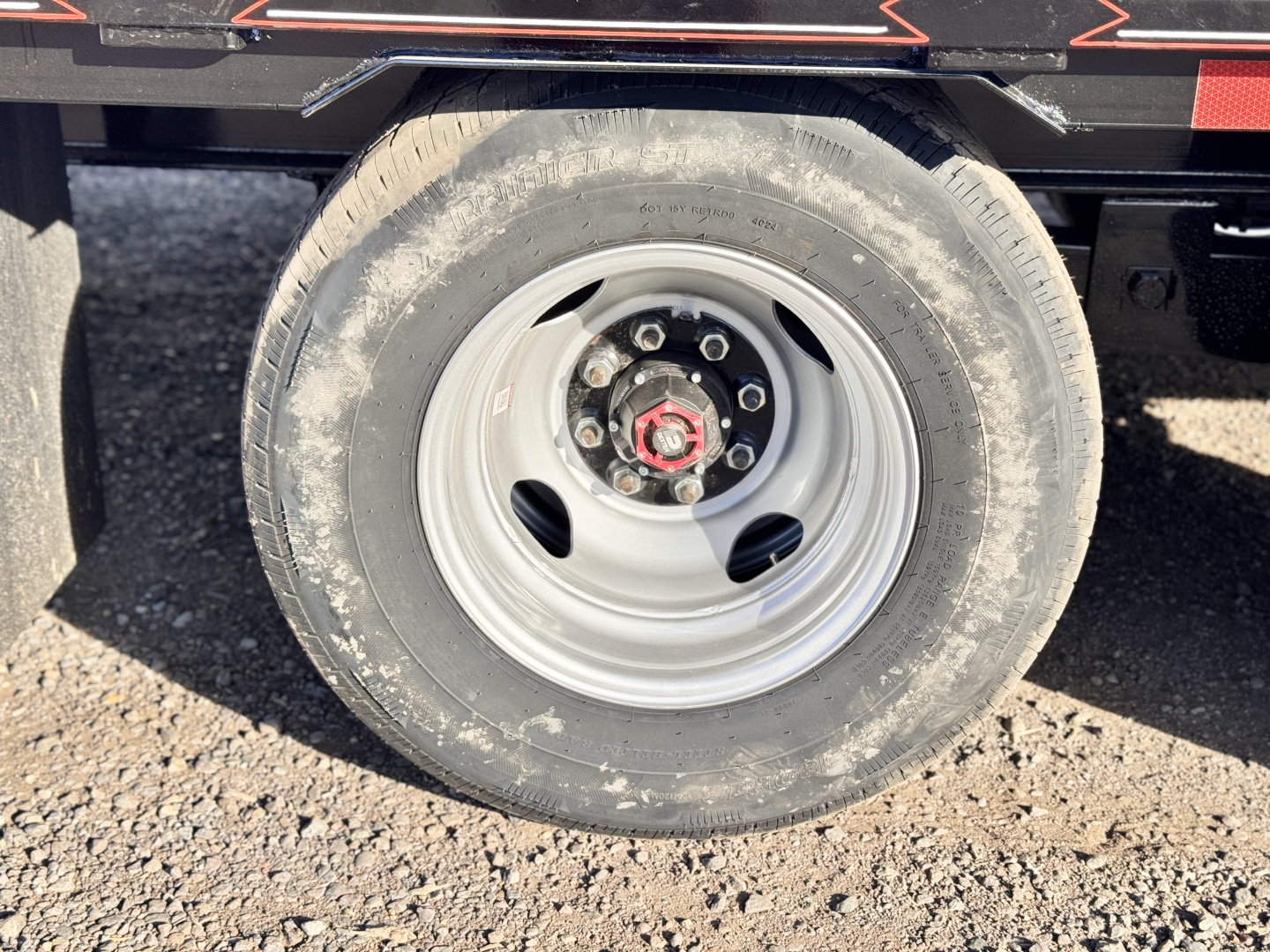 New 2026 Diamond T 8.5-32 Tandem Dual Gooseneck W/ MAXX Ramps 24K GVWR