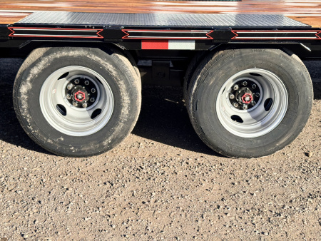 New 2026 Diamond T 8.5-32 Tandem Dual Gooseneck W/ MAXX Ramps 24K GVWR