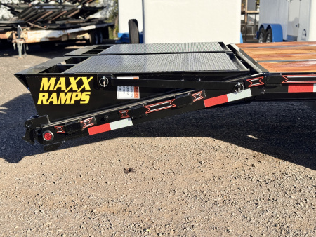 New 2026 Diamond T 8.5-32 Tandem Dual Gooseneck W/ MAXX Ramps 24K GVWR