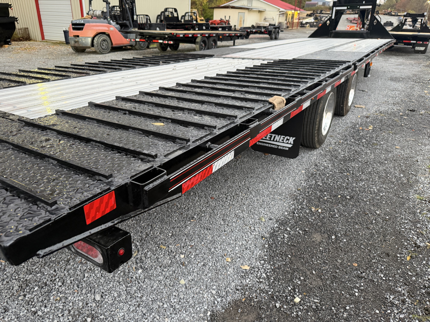 New 2026 Diamond C FMAX212 GOOSENECK TRAILER PACESETTER EDITION HYDRO DOVE & JACKS , DISC BRAKES ALUMINUM FLOOR AND OUTER RIMS