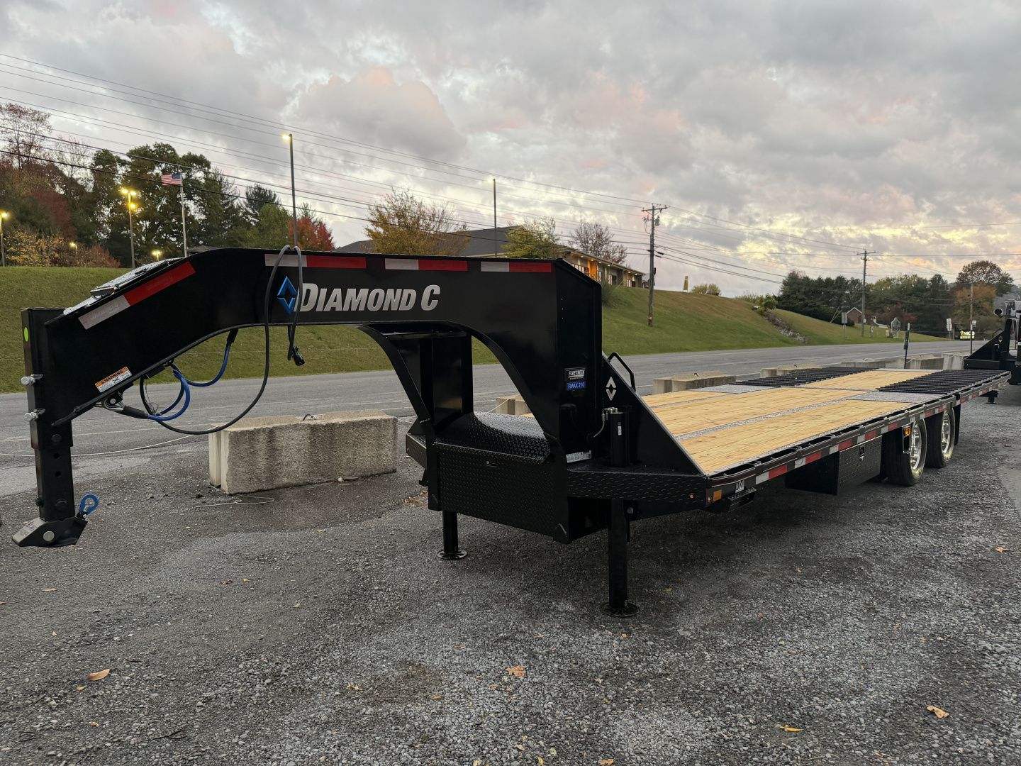New 2026 Diamond C FMAX210 GOOSENECK TRAILER HYDRO JACKS & DOVE ALUMINUM OUTER RIMS