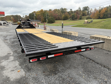 New 2026 Diamond C FMAX210 GOOSENECK TRAILER HYDRO JACKS & DOVE ALUMINUM OUTER RIMS