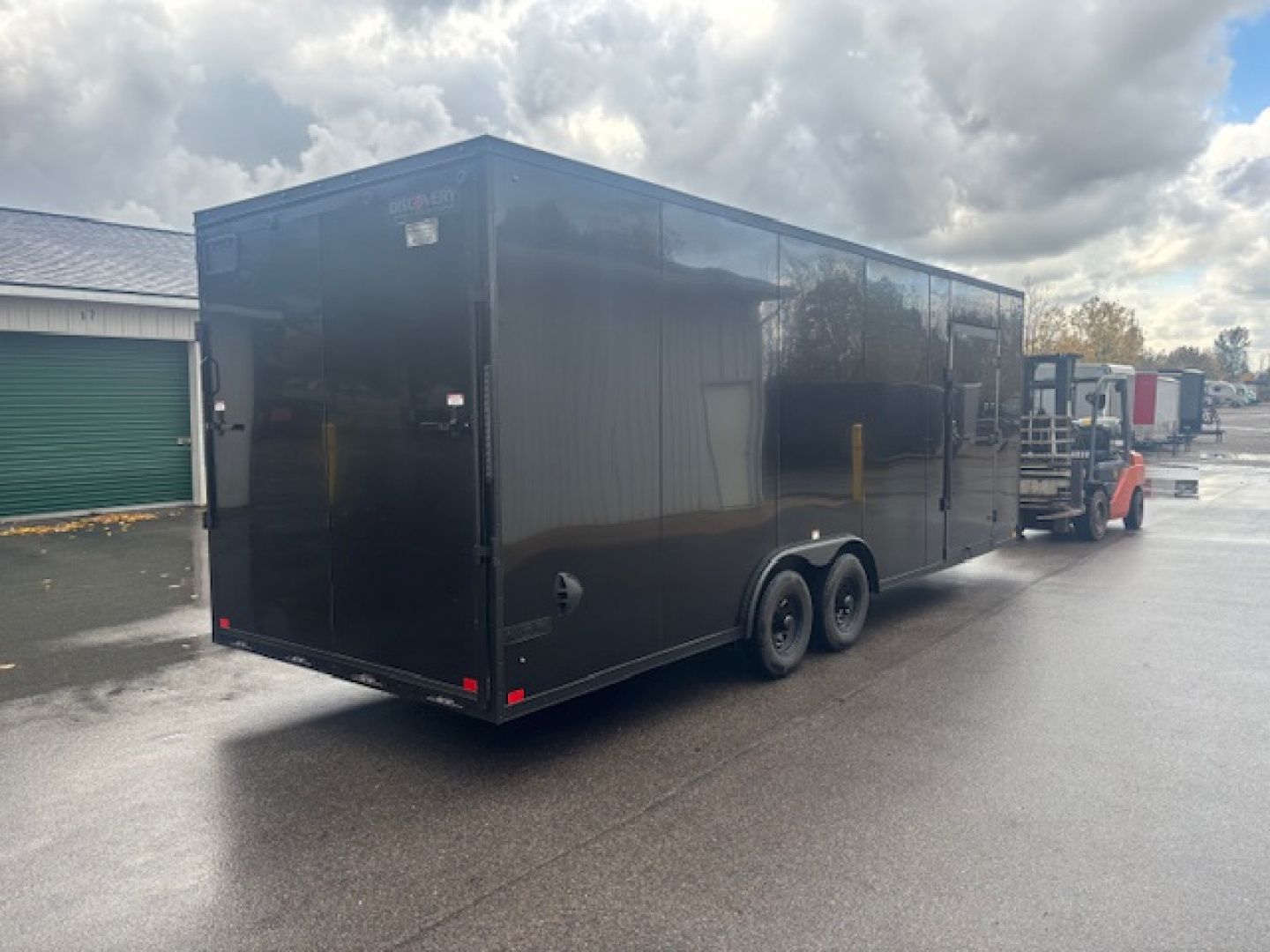 New 2026 Discovery Trailers 8.5x24 Enclosed Trailer/Car Hauler