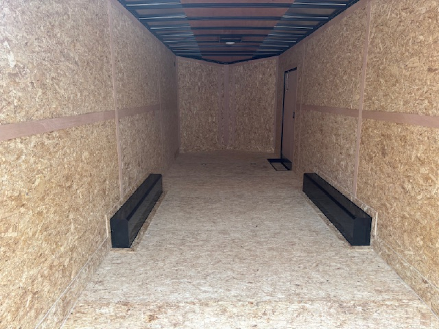 New 2026 Discovery Trailers 8.5x24 Enclosed Trailer/Car Hauler