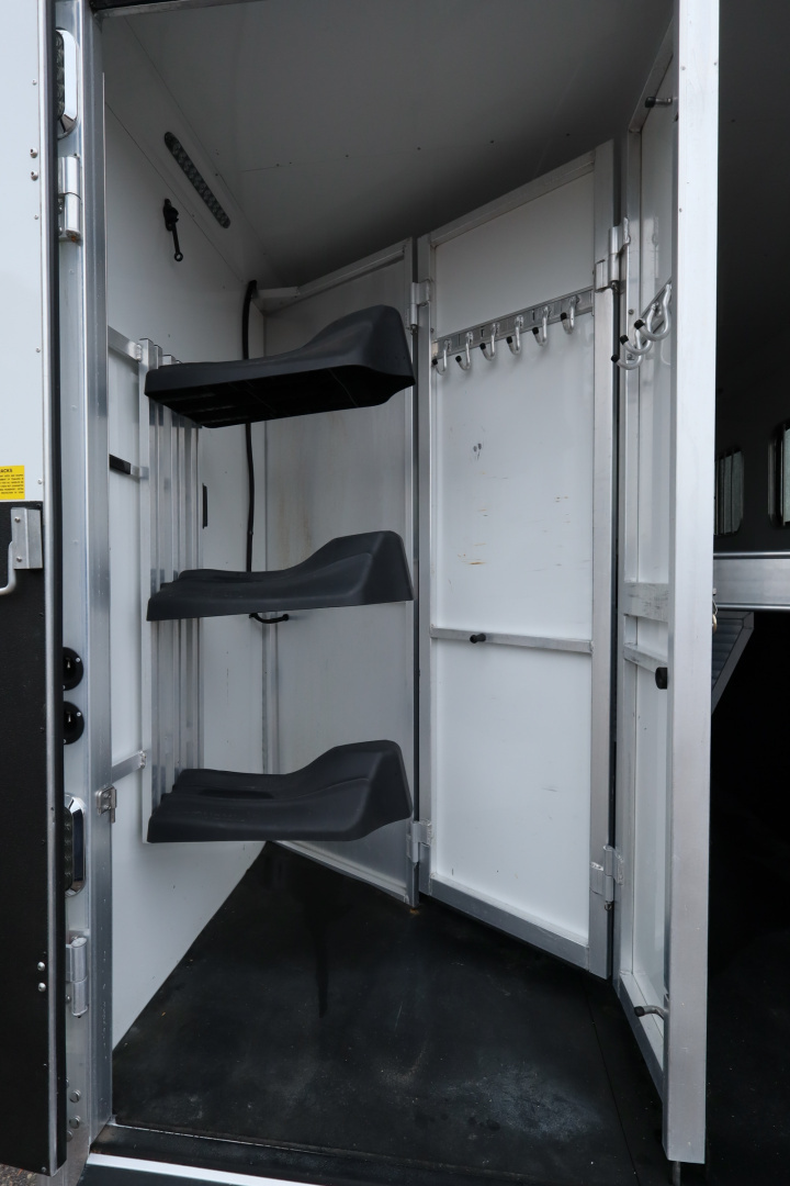 Used 2016 Sundowner 3 Horse LQ W/Slide-out Horse Trailer