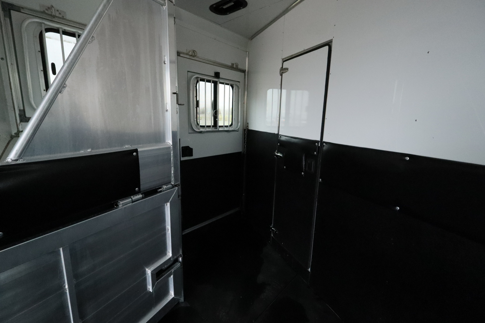 Used 2016 Sundowner 3 Horse LQ W/Slide-out Horse Trailer