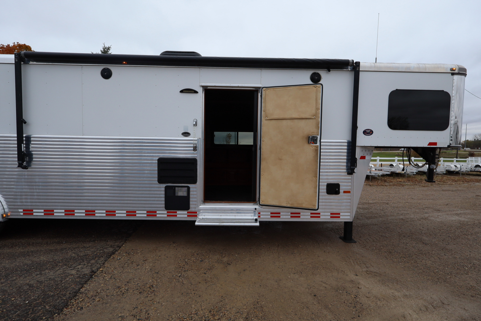 Used 2016 Sundowner 3 Horse LQ W/Slide-out Horse Trailer
