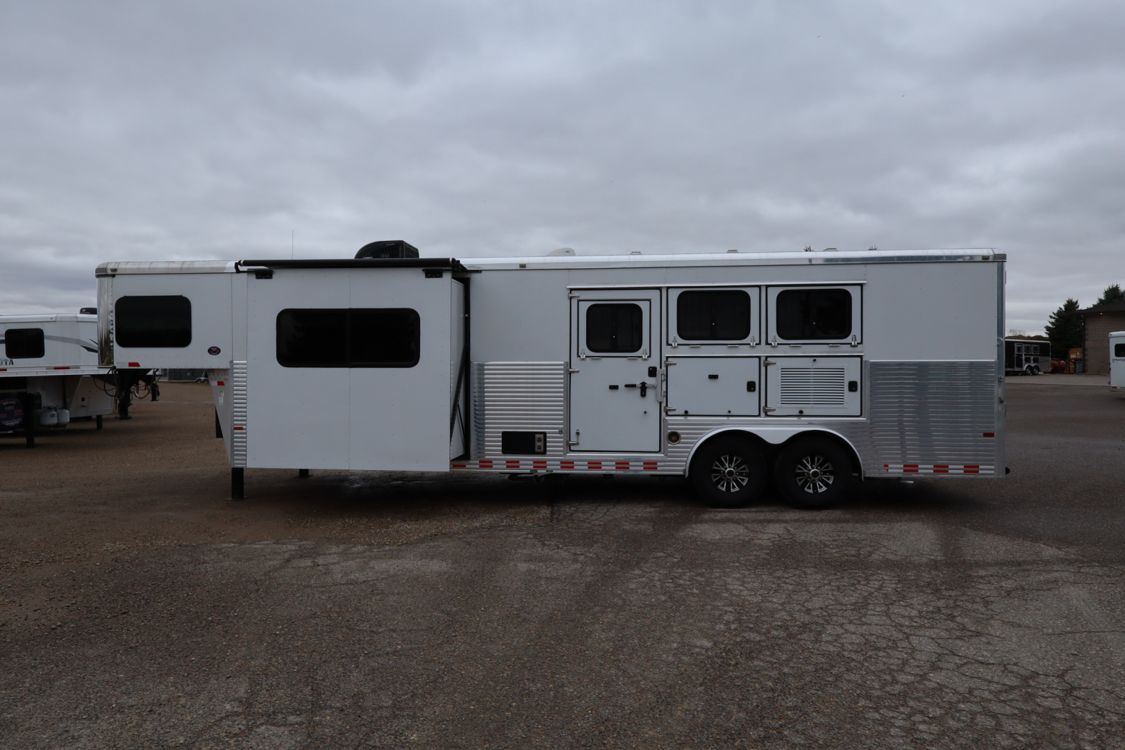 Used 2016 Sundowner 3 Horse LQ W/Slide-out Horse Trailer