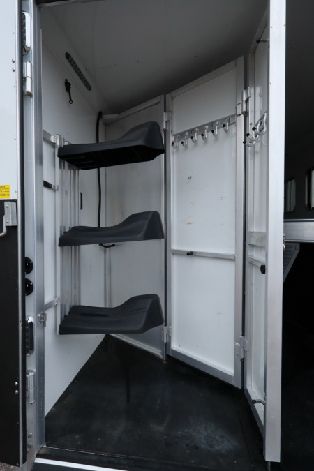 Used 2016 Sundowner 3 Horse LQ W/Slide-out Horse Trailer