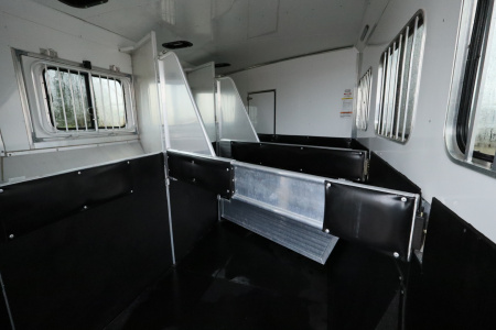 Used 2016 Sundowner 3 Horse LQ W/Slide-out Horse Trailer